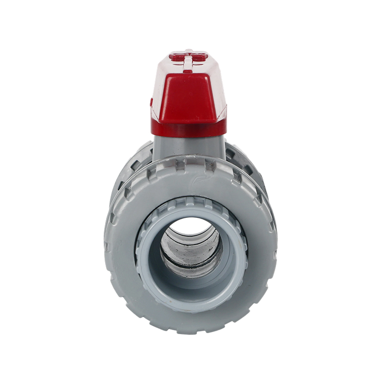 What structural design factors affect the operating torque of a CPVC ball valve?